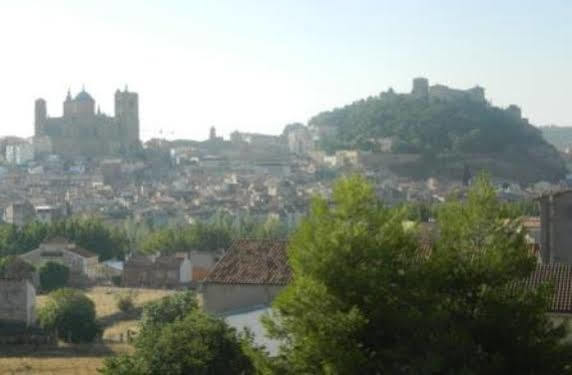 Apartamentos Mequedo Alcañiz Buitenkant foto